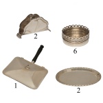 Lote constando de 4 peças de forma e tamanhos diferentes, sendo:  A) 2 porta guardanapos em metal prateado, Eberle, B) Conjunto de 6 porta copos circular (4 x 8 cm). C) Cata migalhas em metal prateado e cabo de madeira. Manufatura Wolf. 6 x 19 x 14 cm. D) 2 covilhetes em metal da manufatura Eberle. 23 x 14 cm.  Sinais de uso e do tempo.