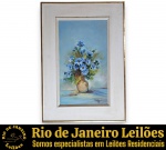 ODILÉA COTECCHIA, 1978 - OBRA EM ÓLEO SOBRE TELA, RETRATANDO VASO COM FLORES AZUIS ACOMODADAS EM VASO DE FORMATO BOJUDO, DITA NATUREZA MORTA, PROTEGIDA POR PASSE-PARTOUT CHANFRADO, EMOLDURADO EM MADEIRA PATINADA EM VIBRANTE DOURADO, ACID, MEDINDO 64 X 45 CM (TELA 47 X 27 CM). APRESENTA MARCAS DO TEMPO, USO, DESGASTES, RISCOS E OXIDAÇÕES E/OU PEQUENAS IMPERFEIÇÕES COMPATÍVEIS COM SUA UTILIZAÇÃO E ESTADO DE CONSERVAÇÃO, CONFORME FOTOS EXTRAS. ESCLAREÇA TODAS AS DÚVIDAS ANTES DE EFETUAR SEU LANCE, QUE SERÁ CONSIDERADO IRREVOGÁVEL E IRRETRATÁVEL. CONSULTE PREVIAMENTE OS TERMOS E CONDIÇÕES DISPONÍVEIS NO SITE. CONTATO (21) 98264-3000.