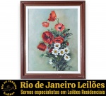 ODILÉA COTECCHIA, 1982 - OBRA EM ÓLEO SOBRE TELA, RETRATANDO COMPOSIÇÃO DE NATUREZA-MORTA COM ARRANJO FLORAL, DESTACANDO PAPOULAS E MARGARIDAS ENVOLTAS EM RAMAGENS, PROTEGIDA POR PASSE-PARTOUT COM FILETE INTERNO DOURADO, RICAMENTE EMOLDURADO EM MADEIRA, ACID, MEDINDO 50 X 42 CM (TELA 43 X 35 CM). APRESENTA MARCAS DO TEMPO, USO, DESGASTES, RISCOS E OXIDAÇÕES E/OU PEQUENAS IMPERFEIÇÕES COMPATÍVEIS COM SUA UTILIZAÇÃO E ESTADO DE CONSERVAÇÃO, CONFORME FOTOS EXTRAS. ESCLAREÇA TODAS AS DÚVIDAS ANTES DE EFETUAR SEU LANCE, QUE SERÁ CONSIDERADO IRREVOGÁVEL E IRRETRATÁVEL. CONSULTE PREVIAMENTE OS TERMOS E CONDIÇÕES DISPONÍVEIS NO SITE. CONTATO (21) 98264-3000.