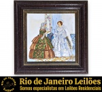 ODILÉA COTECCHIA, 1984 - PLACA EM CERÂMICA ESMALTADA E VITRIFICADA, RETRATANDO CENA DE ÉPOCA COM DUAS FIGURAS FEMININAS TRAJANDO VESTIDOS RODADOS EM AMBIENTE INTERIOR, EMOLDURADO EM MADEIRA, ACID, MEDINDO 29 X 29 CM (PLACA 20 X 20 CM). APRESENTA MARCAS DO TEMPO, USO, DESGASTES, RISCOS E OXIDAÇÕES E/OU PEQUENAS IMPERFEIÇÕES COMPATÍVEIS COM SUA UTILIZAÇÃO E ESTADO DE CONSERVAÇÃO, CONFORME FOTOS EXTRAS. ESCLAREÇA TODAS AS DÚVIDAS ANTES DE EFETUAR SEU LANCE, QUE SERÁ CONSIDERADO IRREVOGÁVEL E IRRETRATÁVEL. CONSULTE PREVIAMENTE OS TERMOS E CONDIÇÕES DISPONÍVEIS NO SITE. CONTATO (21) 98264-3000.