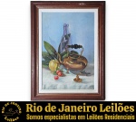 ODILÉA COTECCHIA, 1987 - OBRA EM ÓLEO SOBRE TELA, RETRATANDO COMPOSIÇÃO DE NATUREZA-MORTA COM CHALEIRA, GARRAFA AO FUNDO, MAÇÃ, PEQUENAS FRUTAS COM RAMOS E OUTROS ELEMENTOS DISPOSTOS SOBRE MESA, PROTEGIDA POR PASSE-PARTOUT COM FILETE INTERNO DOURADO, RICAMENTE EMOLDURADO EM MADEIRA, ACID, MEDINDO 43 X 33 CM (TELA 35 X 25 CM). APRESENTA MARCAS DO TEMPO, USO, DESGASTES, RISCOS E OXIDAÇÕES E/OU PEQUENAS IMPERFEIÇÕES COMPATÍVEIS COM SUA UTILIZAÇÃO E ESTADO DE CONSERVAÇÃO, CONFORME FOTOS EXTRAS. ESCLAREÇA TODAS AS DÚVIDAS ANTES DE EFETUAR SEU LANCE, QUE SERÁ CONSIDERADO IRREVOGÁVEL E IRRETRATÁVEL. CONSULTE PREVIAMENTE OS TERMOS E CONDIÇÕES DISPONÍVEIS NO SITE. CONTATO (21) 98264-3000.