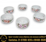 SCHMIDT – CONJUNTO DE RAMEQUINS, APRESENTANDO FORMATO CILÍNDRICO, FUNDO INTERNO EM RELEVO COM FORMATO DE PÉTALAS DIRECIONADAS PARA O CENTRO, PINTADOS À MÃO, RICAMENTE DECORADOS EM MOTIVOS FLORAIS E FOLHAGENS EM DELICADA POLICROMIA, COMPOSTO POR SEIS PEÇAS, MEDINDO 4 X 10 CM CADA. APRESENTAM MARCAS DO TEMPO, USO, DESGASTES E/OU IMPERFEIÇÕES COMPATÍVEIS COM SUA UTILIZAÇÃO E ESTADO DE CONSERVAÇÃO, CONFORME FOTOS EXTRAS. ESCLAREÇA TODAS AS DÚVIDAS ANTES DE EFETUAR SEU LANCE, QUE SERÁ CONSIDERADO IRREVOGÁVEL E IRRETRATÁVEL. CONSULTE PREVIAMENTE OS TERMOS E CONDIÇÕES DISPONÍVEIS NO SITE. CONTATO VIA TELEFONE OU WHATSAPP: (21) 98264-3000.