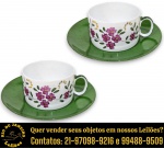 CONJUNTO PARA CHÁ EXECUTADO EM PORCELANA ESMALTADA E VITRIFICADA, PINTADO À MÃO, EM MOTIVOS FLORAIS E FOLHAGENS COMPOSTO POR QUATRO PEÇAS, SENDO: DUAS XÍCARAS, MEDINDO 5 X 10 X 8 CM CADA E SEUS RESPECTIVOS PIRES, MEDINDO 14 CM CADA. APRESENTAM MARCAS DO TEMPO, USO, DESGASTES E/OU IMPERFEIÇÕES COMPATÍVEIS COM SUA UTILIZAÇÃO E ESTADO DE CONSERVAÇÃO, CONFORME FOTOS EXTRAS. ESCLAREÇA TODAS AS DÚVIDAS ANTES DE EFETUAR SEU LANCE, QUE SERÁ CONSIDERADO IRREVOGÁVEL E IRRETRATÁVEL. CONSULTE PREVIAMENTE OS TERMOS E CONDIÇÕES DISPONÍVEIS NO SITE. CONTATO VIA TELEFONE OU WHATSAPP: (21) 98264-3000.