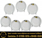 RENNER - CONJUNTO, PARTE DE SERVIÇO DE JANTAR, SÉRIE MEDAILLON, EXECUTADO EM PORCELANA ESMALTADA E VITRIFICADA RICAMENTE DECORADA COM FLORES E FOLHAS EM DELICADA POLICROMIA, NA TÉCNICA DITA DECALQUE, BORDA FILETADA COMPOSTO POR SETE PEÇAS, SENDO: QUATRO PRATOS PARA MASSAS E/OU CALDOS, MEDINDO 22 CM CADA E TRÊS PRATOS SOBREMESAS, MEDINDO 18 CM CADA. APRESENTAM MARCAS DO TEMPO, USO, DESGASTES E/OU IMPERFEIÇÕES COMPATÍVEIS COM SUA UTILIZAÇÃO E ESTADO DE CONSERVAÇÃO, DESTACANDO ÍNFIMO BICADO EM UM DOS PRATOS SOBREMESAS, CONFORME FOTOS EXTRAS. ESCLAREÇA TODAS AS DÚVIDAS ANTES DE EFETUAR SEU LANCE, QUE SERÁ CONSIDERADO IRREVOGÁVEL E IRRETRATÁVEL. CONSULTE PREVIAMENTE OS TERMOS E CONDIÇÕES DISPONÍVEIS NO SITE. CONTATO VIA TELEFONE OU WHATSAPP: (21) 98264-3000. TEMOS OUTRAS PEÇAS DESTE MESMO MODELO NOS LOTES Nº 59, 84, 121, 263, 266 E 349.