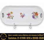 REAL – PRATO PARA SERVIÇO DE SOBREMESAS EXECUTADO EM PORCELANA ESMALTADA E VITRIFICADA RICAMENTE DECORADA COM FLORES E FOLHAS EM DELICADA POLICROMIA, NA TÉCNICA DITA DECALQUE, BORDA RECORTADA E RELEVADA EM ARABESCOS, ACANTOS E VOLUTAS, MEDINDO 43 X 19,5 CM. APRESENTA MARCAS DO TEMPO, USO, DESGASTES E/OU IMPERFEIÇÕES COMPATÍVEIS COM SUA UTILIZAÇÃO E ESTADO DE CONSERVAÇÃO, DESTACANDO ÍNFIMA OSTRA NA BORDA DE UM DOS PRATOS, CONFORME FOTOS EXTRAS. ESCLAREÇA TODAS AS DÚVIDAS ANTES DE EFETUAR SEU LANCE, QUE SERÁ CONSIDERADO IRREVOGÁVEL E IRRETRATÁVEL. CONSULTE PREVIAMENTE OS TERMOS E CONDIÇÕES DISPONÍVEIS NO SITE. CONTATO VIA TELEFONE OU WHATSAPP: (21) 98264-3000.