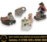 CONJUNTO DE ESCULTURAS EXECUTADAS EM MATERIAIS, MARCAS, MODELOS, MEDIDAS, FORMATOS, TAMANHOS E PROCEDÊNCIAS DIVERSOS COMPOSTO POR QUATRO PEÇAS, SENDO: UMA EM RESINA, REPRESENTANDO MENINO COM BOINA, VESTINDO ROUPAS DE ESTILO CAMPONÊS, SENTADO AO LADO DE CARRINHO DE MÃO EM MADEIRA TRANSBORDANDO DE FLORES COLORIDAS COM LIVROS DETALHADOS ESCULPIDOS AO SEU LADO E EM SUAS MÃOS, MEDINDO 9 X 11 X 7 CM; UMA EM GRÉS (STONEWARE), PARTE DE COLEÇÃO DA ARTESANIA RINCONADA, REPRESENTANDO ELEFANTE COM TROMBA ERGUIDA, EM ACABAMENTO TEXTURIZADO, DETALHES ENTALHADOS E REALCES COLORIDOS EM ESMALTE VITRIFICADO, ASSINADA EM MONOGRAMA ENTALHADO COM AS LETRAS AR ESTILIZADAS E INTERLIGADAS, MEDINDO 9 X 10 X 5 CM; UMA EM BISCUIT, REPRESENTANDO MENINA DE VESTIDO COM LAÇO NO CABELO, DEBRUÇADA E APONTANDO O DEDO PARA UM LIVRO ABERTO SOBRE MESA, COM BRINQUEDOS AO REDOR, MEDINDO 12 X 9 X 5 CM E UMA EM GESSO, REPRESENTANDO ARTESÃO FERREIRO COM CHAPÉU, CAMISA E AVENTAL TRABALHANDO EM UMA RODA COM FERRAMENTAS NAS MÃOS SOBRE BASE SIMULANDO PISO DE OFICINA, MEDINDO 15 X 11 X 6 CM. APRESENTAM MARCAS DO TEMPO, USO, DESGASTES E/OU IMPERFEIÇÕES COMPATÍVEIS COM SUA UTILIZAÇÃO E ESTADO DE CONSERVAÇÃO, CONFORME FOTOS EXTRAS. ESCLAREÇA TODAS AS DÚVIDAS ANTES DE EFETUAR SEU LANCE, QUE SERÁ CONSIDERADO IRREVOGÁVEL E IRRETRATÁVEL. CONSULTE PREVIAMENTE OS TERMOS E CONDIÇÕES DISPONÍVEIS NO SITE. CONTATO VIA TELEFONE OU WHATSAPP: (21) 98264-3000.