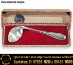 EBERLE - COLHER, DITA DE PAPINHA, EECUTADA EM METAL ESPESSURADO À PRATA, CARACTERIZADA PELO CABO ANATÔMICO E LEVEMENTE CURVADO PARA FACILITAR O MANUSEIO. APRESENTAM MARCAS DO TEMPO, USO, DESGASTES E/OU IMPERFEIÇÕES COMPATÍVEIS COM SUA UTILIZAÇÃO E ESTADO DE CONSERVAÇÃO, CONFORME FOTOS EXTRAS. ESCLAREÇA TODAS AS DÚVIDAS ANTES DE EFETUAR SEU LANCE, QUE SERÁ CONSIDERADO IRREVOGÁVEL E IRRETRATÁVEL. CONSULTE PREVIAMENTE OS TERMOS E CONDIÇÕES DISPONÍVEIS NO SITE. CONTATO VIA TELEFONE OU WHATSAPP: (21) 98264-3000.