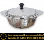 WOLFF - SOPEIRA, PARTE DE SERVIÇO DE MESA, EXECUTADA EM AÇO INOXIDÁVEL, APRESENTANDO FORMATO OITAVADO TRABALHADO COM GOMOS, COM BORDAS ONDULADAS, ALÇAS LATERAIS INTEGRADAS, ACOMPANHADA DE TAMPA COM PEGA ANATÔMICA EM MATERIAL SINTÉTICO, MEDINDO 15 X 32 X 27 CM. APRESENTA MARCAS DO TEMPO, USO, DESGASTES E/OU IMPERFEIÇÕES COMPATÍVEIS COM SUA UTILIZAÇÃO E ESTADO DE CONSERVAÇÃO, CONFORME FOTOS EXTRAS. ESCLAREÇA TODAS AS DÚVIDAS ANTES DE EFETUAR SEU LANCE, QUE SERÁ CONSIDERADO IRREVOGÁVEL E IRRETRATÁVEL. CONSULTE PREVIAMENTE OS TERMOS E CONDIÇÕES DISPONÍVEIS NO SITE. CONTATO VIA TELEFONE OU WHATSAPP: (21) 98264-3000.