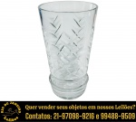 VASO EXECUTADO EM CRISTAL, APRESENTANDO FORMATO CILÍNDRICO LEVEMENTE CÔNICO, LAPIDAÇÃO EM PADRÃO DIAGONAL CRUZADO, COMBINADA A FINAS LINHAS GRAVADAS COM BASE ESPESSA E ELEVADA COM ANÉIS EM RELEVO, MEDINDO 21 X 12 CM. APRESENTA MARCAS DO TEMPO, USO, DESGASTES E/OU IMPERFEIÇÕES COMPATÍVEIS COM SUA UTILIZAÇÃO E ESTADO DE CONSERVAÇÃO, CONFORME FOTOS EXTRAS. ESCLAREÇA TODAS AS DÚVIDAS ANTES DE EFETUAR SEU LANCE, QUE SERÁ CONSIDERADO IRREVOGÁVEL E IRRETRATÁVEL. CONSULTE PREVIAMENTE OS TERMOS E CONDIÇÕES DISPONÍVEIS NO SITE. CONTATO VIA TELEFONE OU WHATSAPP: (21) 98264-3000.