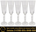 CONJUNTO DE TAÇAS PARA CHAMPANHE, TIPO FLÛTE, EXECUTADAS EM DEMI-CRISTAL, APRESENTANDO BOJO ALTO, CÔNICO LEVEMENTE AFUNILADO, HASTE ARTÍSTICA ESCULPIDA COM ELEGANTE COMPOSIÇÃO DE ELOS E ESPIRAL, REPRESENTANDO ANO 2000, APOIADA SOBRE BASE CIRCULAR, COMPOSTO POR CINCO PEÇAS, MEDINDO 23 X 6 CM CADA. APRESENTAM MARCAS DO TEMPO, USO, DESGASTES E/OU IMPERFEIÇÕES COMPATÍVEIS COM SUA UTILIZAÇÃO E ESTADO DE CONSERVAÇÃO, CONFORME FOTOS EXTRAS. ESCLAREÇA TODAS AS DÚVIDAS ANTES DE EFETUAR SEU LANCE, QUE SERÁ CONSIDERADO IRREVOGÁVEL E IRRETRATÁVEL. CONSULTE PREVIAMENTE OS TERMOS E CONDIÇÕES DISPONÍVEIS NO SITE. CONTATO VIA TELEFONE OU WHATSAPP: (21) 98264-3000.