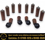 CONJUNTO DE PÉS PARA MÓVEIS EXECUTADOS EM MADEIRA TORNEADA, MODELO UNIVERSAL, APRESENTANDO FORAMTO CILÍNDRICO, COMPOSTO POR DOZE PEÇAS, MEDINDO 12 CM CADA, SENDO: OITO FIXOS COM PINO ROSQUEÁVEL METÁLICO PARA FIXAÇÃO E QUATRO EQUIPADOS COM RODÍZIOS GIRATÓRIOS EMBUTIDOS. APRESENTAM MARCAS DO TEMPO, USO, DESGASTES E/OU IMPERFEIÇÕES COMPATÍVEIS COM SUA UTILIZAÇÃO E ESTADO DE CONSERVAÇÃO, CONFORME FOTOS EXTRAS. ESCLAREÇA TODAS AS DÚVIDAS ANTES DE EFETUAR SEU LANCE, QUE SERÁ CONSIDERADO IRREVOGÁVEL E IRRETRATÁVEL. CONSULTE PREVIAMENTE OS TERMOS E CONDIÇÕES DISPONÍVEIS NO SITE. CONTATO VIA TELEFONE OU WHATSAPP: (21) 98264-3000.