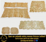 CONJUNTO, PARTE DE SERVIÇO DE MESA, CONFECCIONADOS EM CROCHÊ, PRODUZIDOS ARTESANALMENTE, NA TÉCNICA DITA FILET, COR BEGE-CHÁ, MODELOS, MEDIDAS, FORMATOS, TAMANHOS, UTILIDADES E PROCEDÊNCIAS DIVERSOS, COMPOSTO POR SETE PEÇAS, SENDO: NAPPERON, DE FORMATO RETANGULAR, COM PADRONAGEM GEOMÉTRICA E FLORAL, MEDINDO 70 X 30 CM; DOIS NAPPERONS, DE FORMATO RETANGULAR, COM PADRONAGEM GEOMÉTRICA E FLORAL, MEDINDO 35 X 25 CM CADA; NAPPERON, DE FORMATO RETANGULAR, COM PADRONAGEM FLORAL, MEDINDO 70 X 30 CM; DOIS SOUSPLATS, PADRÃO VAZADO EM MOTIVOS GEOMÉTRICOS, MEDINDO 13 X 13 CM CADA E NAPEERON EM MOTIVOS FLORAIS E BORDAS TRABALHADAS; MEDINDO 50 X 50 CM. TRATA-SE DE PEÇAS SEMINOVAS, PODENDO APRESENTAR SINAIS DE USO, MARCAS DO TEMPO, DESGASTES NATURAIS, PEQUENAS IMPERFEIÇÕES, RESTAUROS, REPAROS E/OU OUTRAS CARACTERÍSTICAS PRÓPRIAS DE SUA NATUREZA, USO E ESTADO DE CONSERVAÇÃO, NÃO SENDO TAIS ASPECTOS, POR SI SÓ, MOTIVO PARA DESCLASSIFICAÇÃO, CANCELAMENTO OU QUESTIONAMENTOS POSTERIORES, DEVENDO O ARREMATANTE CONSIDERAR TAIS CONDIÇÕES PREVIAMENTE À OFERTA E ARREMATAÇÃO. ESCLAREÇA TODAS AS DÚVIDAS ANTES DE EFETUAR SEU LANCE, QUE SERÁ CONSIDERADO IRREVOGÁVEL E IRRETRATÁVEL. CONSULTE PREVIAMENTE OS TERMOS E CONDIÇÕES DISPONÍVEIS NO SITE. CONTATO (21) 98264-3000.