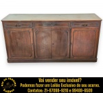 BUFFET EXECUTADO EM MADEIRA NOBRE COMPOSTO POR TRÊS GAVETAS SUPERIORES E QUATRO PORTAS INFERIORES, SENDO DUAS LATERAIS E DUAS CENTRAIS, OFERECENDO PRATELEIRA INTERNA, AS FRENTES DAS GAVETAS E PORTAS APRESENTAM MOLDURAS ENTALHADAS EM BAIXO-RELEVO E PUXADORES METÁLICOS, MEDINDO 95 X 200 X 60 CM. APRESENTA MARCAS DO TEMPO, USO, DESGASTES E/OU PEQUENAS IMPERFEIÇÕES COMPATÍVEIS COM SUA UTILIZAÇÃO E ESTADO DE CONSERVAÇÃO, DESTACANDO NECESSIDADE DE AJUSTE E COLAGEM DO PUXADOR DE UMA DAS GAVETAS, CONFORME FOTOS EXTRAS. INFORMAMOS AINDA QUE NÃO REALIZAMOS EMBALAGEM DE MÓVEIS, SENDO A RETIRADA, ACONDICIONAMENTO, PROTEÇÃO E TRANSPORTE DE TOTAL RESPONSABILIDADE DO ARREMATANTE E/OU TRANSPORTADOR CONTRATADO. ESCLAREÇA TODAS AS DÚVIDAS ANTES DE EFETUAR SEU LANCE, QUE SERÁ CONSIDERADO IRREVOGÁVEL E IRRETRATÁVEL. CONSULTE PREVIAMENTE OS TERMOS E CONDIÇÕES DISPONÍVEIS NO SITE. CONTATO (21) 98264-3000.