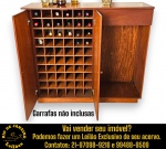 BAR-ADEGA EXECUTADO EM MADEIRA NOBRE, APRESENTANDO DUAS PORTAS FRONTAIS COM ESTRUTURA ROBUSTA COM DIVERSOS NICHOS INDIVIDUAIS, TIPO VAZADO EM COLMEIA PARA ORGANIZAÇÃO DE GARRAFAS DE BEBIDAS, ACOMPANHADO DE ESPAÇO LATERAL ABERTO COM GAVETA SUPERIOR, MEDINDO 120 X 133 X 42 CM. APRESENTA MARCAS DO TEMPO, USO, DESGASTES E/OU PEQUENAS IMPERFEIÇÕES COMPATÍVEIS COM SUA UTILIZAÇÃO E ESTADO DE CONSERVAÇÃO, DESTACANDO FALTA DE PRATELEIRA, CONFORME FOTOS EXTRAS. INFORMAMOS AINDA QUE NÃO REALIZAMOS EMBALAGEM DE MÓVEIS, SENDO A RETIRADA, ACONDICIONAMENTO, PROTEÇÃO E TRANSPORTE DE TOTAL RESPONSABILIDADE DO ARREMATANTE E/OU TRANSPORTADOR CONTRATADO. ESCLAREÇA TODAS AS DÚVIDAS ANTES DE EFETUAR SEU LANCE, QUE SERÁ CONSIDERADO IRREVOGÁVEL E IRRETRATÁVEL. CONSULTE PREVIAMENTE OS TERMOS E CONDIÇÕES DISPONÍVEIS NO SITE. CONTATO (21) 98264-3000.