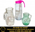 CONJUNTO DE JARRAS EXECUTADAS EM VIDRO COMPOSTO POR TRÊS PEÇAS, SENDO: UMA, TRANSPARENTE MOLDADA, COM CORPO SEXTAVADO E LINHAS FACETADAS, ALÇA ROBUSTA INTEGRADA AO CORPO E BICO VERTEDOR, MEDINDO 21 X 15 X 9,5 CM; UMA TRANSPARENTE DE FORMATO CILÍNDRICO, ACOMPANHADA POR TAMPA PLÁSTICA ROSQUEÁVEL COM BICO DOSADOR INTEGRADO E ALÇA ERGONÔMICA, MEDINDO 27 X 9,5 CM E UMA COLORIDA, COM FORMATO BOJUDO GLOBULAR, ALÇA INTEGRADA E BICO VERTEDOR, MEDINDO 15 X 12 X 7,5 CM. APRESENTAM MARCAS DO TEMPO, USO, DESGASTES E/OU IMPERFEIÇÕES COMPATÍVEIS COM SUA UTILIZAÇÃO E ESTADO DE CONSERVAÇÃO, CONFORME FOTOS EXTRAS. ESCLAREÇA TODAS AS DÚVIDAS ANTES DE EFETUAR SEU LANCE, QUE SERÁ CONSIDERADO IRREVOGÁVEL E IRRETRATÁVEL. CONSULTE PREVIAMENTE OS TERMOS E CONDIÇÕES DISPONÍVEIS NO SITE. CONTATO VIA TELEFONE OU WHATSAPP: (21) 98264-3000.