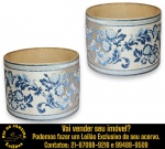 CONJUNTO DE CÚPULAS COM REVESTIMENTO EM TECIDO ESTAMPADO COM DELICADO PADRÃO FLORAL EM TEXTURA AVELUDADA, FORMATO CILÍNDRICO ACABAMENTO COM GALÕES TRANÇADOS NAS BORDAS, INTERNAMENTE APRESENTA ESTRUTURA METÁLICA ORIGINAL PARA FIXAÇÃO DA LÂMPADA, MEDINDO 25 X 35 CM CADA. APRESENTAM MARCAS DO TEMPO, USO, DESGASTES E/OU IMPERFEIÇÕES COMPATÍVEIS COM SUA UTILIZAÇÃO E ESTADO DE CONSERVAÇÃO, CONFORME FOTOS EXTRAS. ESCLAREÇA TODAS AS DÚVIDAS ANTES DE EFETUAR SEU LANCE, QUE SERÁ CONSIDERADO IRREVOGÁVEL E IRRETRATÁVEL. CONSULTE PREVIAMENTE OS TERMOS E CONDIÇÕES DISPONÍVEIS NO SITE. CONTATO VIA TELEFONE OU WHATSAPP: (21) 98264-3000.