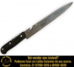 TRAMONTINA – FACA MULTIFUNCIONAL DE CAÇA, PESCA E CAMPING, MODELO PRAIANA, EXECUTADA EM AÇO INOXIDÁVEL COM GRAVAÇÕES TEXTURIZADAS E DESENHOS DECORATIVOS DE PEIXES E ELEMENTOS DA NATUREZA NA LATERAL, DORSO SERRILHADO PROJETADO ESPECIFICAMENTE PARA ATUAR COMO DESCAMADOR DE PEIXES, APRESENTANDO ABRIDOR DE GARRAFAS E ABRIDOR DE LATAS INTEGRADOS PERTO DA BASE, CABO UTILITÁRIO EM BAQUELITE, CONTA COM SACA-ROLHAS EMBUTIDO E DOBRÁVEL NO TOPO, ACOMPANHADA DE BAINHA EM COURO. APRESENTAM MARCAS DO TEMPO, USO, DESGASTES E/OU IMPERFEIÇÕES COMPATÍVEIS COM SUA UTILIZAÇÃO E ESTADO DE CONSERVAÇÃO, CONFORME FOTOS EXTRAS. ESCLAREÇA TODAS AS DÚVIDAS ANTES DE EFETUAR SEU LANCE, QUE SERÁ CONSIDERADO IRREVOGÁVEL E IRRETRATÁVEL. CONSULTE PREVIAMENTE OS TERMOS E CONDIÇÕES DISPONÍVEIS NO SITE. CONTATO VIA TELEFONE OU WHATSAPP: (21) 98264-3000. 