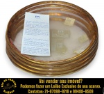 IVV INDUSTRIA VETRARIA VALDARNO - CONJUNTO, PARTE DE SERVIÇO DE JANTAR, MADE IN ITALY, EXECUTADO EM VIDRO SOPRADO, PRODUZIDO ARTESANALMENTE, APRESENTANDO ELEGANTE ACABAMENTO EM FILETE NA BORDA, ACOMPANHADO DE ETIQUETA ORIGINAL DE FABRICAÇÃO E CERTIFICADO DE GARANTIA QUE ATESTA A EXECUÇÃO ARTESANAL, FEITA À MÃO E SOPRADA A BOCA, COMPOSTO POR CINCO PRATOS SOBREMESAS, MEDINDO 21 CM CADA. APRESENTA MARCAS DO TEMPO, USO, DESGASTES E/OU IMPERFEIÇÕES COMPATÍVEIS COM SUA UTILIZAÇÃO E ESTADO DE CONSERVAÇÃO, CONFORME FOTOS EXTRAS. ESCLAREÇA TODAS AS DÚVIDAS ANTES DE EFETUAR SEU LANCE, QUE SERÁ CONSIDERADO IRREVOGÁVEL E IRRETRATÁVEL. CONSULTE PREVIAMENTE OS TERMOS E CONDIÇÕES DISPONÍVEIS NO SITE. CONTATO VIA TELEFONE OU WHATSAPP: (21) 98264-3008