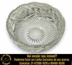 SALADEIRA EXECUTADA EM GROSSO DEMI-CRISTAL LAPIDADO, APRESENTANDO FORMATO REDONDO COM BORDA SUPERIOR RECORTADA, SERRILHADA E DENTADA, CORPO DECORADO COM FLORES SATINADAS EM RELEVO E FOLHAGENS GRAVADAS, BASE INTERNA COM RICA LAPIDAÇÃO GEOMÉTRICA EM PADRÃO DIAMANTE E ESTRELA, MEDINDO 9,5 X 21,5 CM. APRESENTAM MARCAS DO TEMPO, USO, DESGASTES E/OU IMPERFEIÇÕES COMPATÍVEIS COM SUA UTILIZAÇÃO E ESTADO DE CONSERVAÇÃO, CONFORME FOTOS EXTRAS. ESCLAREÇA TODAS AS DÚVIDAS ANTES DE EFETUAR SEU LANCE, QUE SERÁ CONSIDERADO IRREVOGÁVEL E IRRETRATÁVEL. CONSULTE PREVIAMENTE OS TERMOS E CONDIÇÕES DISPONÍVEIS NO SITE. CONTATO VIA TELEFONE OU WHATSAPP: (21) 98264-3000.