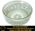 ARCOROC – SALADEIRA, MADE IN FRANCE, EXECUTADA EM VIDRO MOLDADO E PRENSADO, APRESENTANDO FORMATO REDONDO COM BORDA LISA, CORPO COM RICO TRABALHO EM RELEVO EXTERNO E INTERNO COM PADRÃO GEOMÉTRICO EM DIAMANTE E ESTRIAS, MOTIVO CENTRAL EM FLOR ESTILIZADA, MEDINDO 9,5 X 19,5 CM. APRESENTA MARCAS DO TEMPO, USO, DESGASTES E/OU IMPERFEIÇÕES COMPATÍVEIS COM SUA UTILIZAÇÃO E ESTADO DE CONSERVAÇÃO, CONFORME FOTOS EXTRAS. ESCLAREÇA TODAS AS DÚVIDAS ANTES DE EFETUAR SEU LANCE, QUE SERÁ CONSIDERADO IRREVOGÁVEL E IRRETRATÁVEL. CONSULTE PREVIAMENTE OS TERMOS E CONDIÇÕES DISPONÍVEIS NO SITE. CONTATO VIA TELEFONE OU WHATSAPP: (21) 98264-3000.
