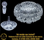 CONJUNTO, PARTE DE SERVIÇO DE MESA, EXECUTADO EM VIDRO TRANSPARENTE RICAMENTE LAPIDADO, COMPOSTO POR TRÊS PEÇAS, SENDO: CINZEIRO REDONDO COM RICO TRABALHO GEOMÉTRICO E ESTRELA AO CENTRO, MEDINDO 4,5 X 16 CM; ROLHA E/OU TAMPAS DE GARRAFA E/OU DECANTADOR COM ENCAIXE ESMERILHADO, FORMATO ESFÉRICO, MEDINDO 7 CM E PORTA-CAROÇOS E/OU PORTA-ANÉIS COM HASTE CÔNICA E BASE DECORADA, MEDINDO 6 X 8 CM. APRESENTAM MARCAS DO TEMPO, USO, DESGASTES E/OU IMPERFEIÇÕES COMPATÍVEIS COM SUA UTILIZAÇÃO E ESTADO DE CONSERVAÇÃO, CONFORME FOTOS EXTRAS. ESCLAREÇA TODAS AS DÚVIDAS ANTES DE EFETUAR SEU LANCE, QUE SERÁ CONSIDERADO IRREVOGÁVEL E IRRETRATÁVEL. CONSULTE PREVIAMENTE OS TERMOS E CONDIÇÕES DISPONÍVEIS NO SITE. CONTATO VIA TELEFONE OU WHATSAPP: (21) 98264-3000.