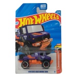 Hot Wheels Mercedes-Benz Unimog 1300L, miniatura em metal na escala aproximada 1/64, lançamento 2026, integrante da série Truckin’ Along, número 4/5 da coleção e 64/250 da linha principal. Modelo inspirado no clássico utilitário 4x4 Mercedes-Benz Unimog, com carroceria predominantemente roxa, chassi e detalhes em laranja, grafismos `Expedition Scout`, número 26 nas laterais e rodas de estilo off-road. Miniatura lacrada em sua embalagem original, apresentando sinais de armazenamento na cartela, conforme fotos. Peça interessante para colecionadores de Hot Wheels, veículos Mercedes-Benz, caminhões e modelos 4x4. Produto exatamente das fotos do anúncio.
