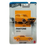 Hot Wheels Silver Series ’69 COPO Camaro, miniatura em metal na escala aproximada 1/64, lançamento 2026, integrante da coleção especial Pantone, número 5/6 da série. Modelo do clássico Chevrolet Camaro 1969 em acabamento laranja Pantone 2013, com inscrição `PANTONE 2013` na lateral, rodas combinando com a carroceria e detalhes característicos do modelo. Edição Silver Series apresentada em cartela temática especial Pantone, bastante diferenciada em relação às linhas regulares Hot Wheels. Miniatura lacrada em sua embalagem original, apresentando eventuais sinais de armazenamento na cartela, conforme fotos. Excelente peça para colecionadores de Hot Wheels, Chevrolet Camaro e séries temáticas. Produto exatamente das fotos do anúncio.