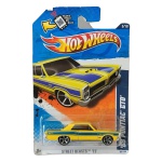 Hot Wheels Mattel ’65 Pontiac GTO – Street Beasts ’11 – 5/10 – lançamento 2011, miniatura colecionável em escala aproximada 1/64, modelo 85/244 da linha principal Hot Wheels. Versão na cor amarela com faixas azuis e inscrição `389`, rodas MC5, interior preto e base cromada. Código V5221. Fabricada na Malásia. Miniatura mantida em sua embalagem original lacrada, apresentando sinais de armazenamento, desgastes e marcas na cartela, conforme fotos. Produto exatamente das fotos do anúncio.