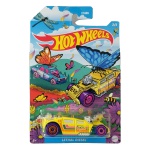 Hot Wheels Mattel Lethal Diesel – Spring Series 2025 – 2/5 – miniatura colecionável em escala 1/64, integrante da série temática Spring, edição 2025. Modelo na cor amarela com decoração multicolorida em rosa, azul e laranja, detalhes Hot Wheels e temática de primavera, rodas especiais em roxo e rosa. Referência JCG85, coleção 2/5. Fabricada na Malásia. Miniatura mantida lacrada em sua embalagem original, apresentando leves sinais de armazenamento na cartela, conforme fotos. Produto exatamente das fotos do anúncio.