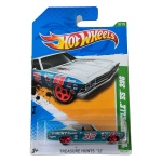 Hot Wheels Mattel – ’69 Chevelle SS 396 – Treasure Hunt 2012 – miniatura colecionável em escala 1/64, acabamento em verde azulado metálico e prata, com decoração de competição T-Hunt Racing, número 32 e logotipos de patrocinadores. Edição Treasure Hunt regular de 2012, nº 53/247 da coleção principal e nº 3/15 da série Treasure Hunts ’12. Código V5341. Rodas cromadas vermelhas com inscrição Goodyear. Fabricada na Malásia. Miniatura lacrada em sua embalagem original, apresentando sinais de armazenamento na cartela, conforme fotos. Produto exatamente das fotos do anúncio.