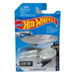 Hot Wheels Mattel – U.S.S. Enterprise NCC-1701 – miniatura colecionável inspirada na clássica nave da franquia Star Trek, na cor cinza claro, com inscrições e detalhes característicos. Lançamento 2019, integrante da série HW Screen Time, nº 6/10 e nº 3/250 da coleção. Código FYC93. Produzida na Malásia. Acompanha base expositora temática Star Trek. Miniatura lacrada em sua embalagem original, apresentando sinais de armazenamento e desgaste na cartela, especialmente na parte superior, conforme fotos. Produto exatamente das fotos do anúncio.