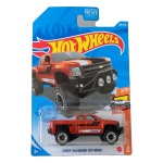 Hot Wheels Mattel – Chevy Silverado Off Road – miniatura colecionável em escala 1/64. Edição 2021 da série HW Hot Trucks, nº 2/10 e nº 185/250 da coleção anual. Miniatura na cor laranja metálico, com faixas pretas e brancas e logotipo BFGoodrich nas laterais. Carroceria em metal com base plástica preta e rodas estilo off-road. Código GRY92. Fabricada na Malásia. Miniatura lacrada em sua embalagem original, apresentando sinais de armazenamento na cartela conforme fotos. Produto exatamente das fotos do anúncio.