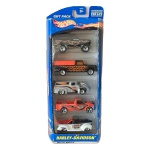 Hot Wheels Harley-Davidson 5-Pack / Gift Pack nº 50030, de 2001, com as cinco miniaturas originais do conjunto: Bronco 4-Wheeler, 1979 Ford Truck, 56 Ford Truck, Ford F-150 e 40 Ford Truck.Hot Wheels Mattel  Harley-Davidson Gift Pack  conjunto colecionável de 2001 composto por 5 miniaturas em escala aproximada 1/64, edição temática oficial Harley-Davidson. Inclui Bronco 4-Wheeler, 1979 Ford Truck, 56 Ford Truck, Ford F-150 e 40 Ford Truck, todas com decorações exclusivas inspiradas na Harley-Davidson, incluindo logotipos da marca, grafismos e chamas. Referência 50030. Conjunto completo e ainda lacrado em sua embalagem original. Embalagem apresenta desgastes, vincos, pequenas rupturas e sinais decorrentes do tempo e armazenamento, conforme fotos. Produto exatamente das fotos do anúncio.