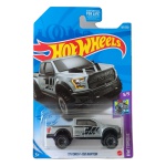 Hot Wheels Mattel – ’17 Ford F-150 Raptor – HW Torque 5/5 – nº 167/250 – miniatura colecionável em escala 1/64, com carroceria na cor prata/cinza metálico, grafismos pretos e inscrição `Raptor` nas laterais, rodas off-road e interior preto. Edição 2021. Referência GRY06. Fabricada na Malásia. Miniatura lacrada em sua embalagem original, apresentando sinais de armazenamento na cartela, conforme fotos. Produto exatamente das fotos do anúncio.