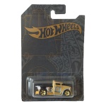 Hot Wheels Gotta Go – miniatura colecionável em escala 1/64, edição especial 51st Anniversary Satin & Chrome de 2019. Rara versão Chase da coleção, apresentada em acabamento dourado metálico com detalhes prateados e azuis, número 51 nas laterais e rodas douradas. Modelo de fantasia criado pela Hot Wheels, conhecido pelo divertido design inspirado em um vaso sanitário, com assento móvel. Código GHN98. Fabricada na Malásia. Miniatura lacrada em sua embalagem original, apresentando sinais de armazenamento na cartela, conforme fotos. Produto exatamente das fotos do anúncio