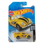 Hot Wheels `49 Volkswagen Beetle Pickup, miniatura em escala 1/64, pertencente à série Rod Squad 2/10, nº 95/250 da coleção 2020. O modelo é na cor amarela, com a icônica estampa `MOONEYES` em preto e o logo `MOON` nas laterais, e rodas pretas com a borda cromada. Produzido pela Mattel na Malásia. Miniatura lacrada em sua embalagem original, apresentando sinais de armazenamento (cartão levemente desgastado nas bordas e cantos, conforme fotos). Produto exatamente das fotos do anúncio.