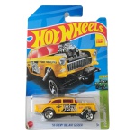 Hot Wheels `55 Chevy Bel Air Gasser – Tri Five Terror, miniatura em escala 1/64, acabamento amarelo com grafismos pretos, motor exposto, interior cromado e rodas 5-Spoke. Pertencente à série HW Gassers 1/5, nº 110/250 da coleção principal. Lançamento 2023, referência HKH61, produzido pela Mattel na Malásia. Miniatura lacrada em sua embalagem original, apresentando sinais de armazenamento conforme fotos. Produto exatamente das fotos do anúncio