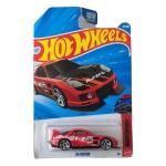 Hot Wheels 24/Seven – miniatura em escala 1/64, integrante da série Nightspeed, nº 6/10 e 38/250 da coleção principal. Modelo inspirado no Mazda RX-7 de terceira geração, com pintura vermelha, capô preto, grafismos de competição com inspiração japonesa, aerofólio traseiro e rodas prateadas. Referência JJJ09, fabricada pela Mattel na Malásia. Lançamento 2026. Miniatura lacrada em sua embalagem original, apresentando sinais de armazenamento e detalhe/rasgo na parte superior da cartela, conforme fotos. Produto exatamente das fotos do anúncio