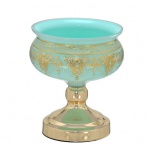 Fruteira bojuda balaustre estilo Luiz XV em cristal ecológico opalinado azul celeste esverdeado, decorado com acantos e flores em ouro brumido, base em metal dourado cinzelado. Apresenta marcas do tempo na base em metal. Medidas: 14 x 14 x 16cm.