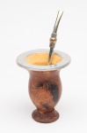 Conjunto de de cuia e bomba para chimarrão. Altura da cuia: 12,5cm; Comprimento da bomba: 18cm.