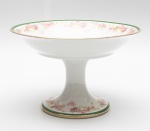 MZ - Fruteira em porcelana austríaca esmaltada e vitrificada, com decoração floral. Altura e diâmetro: 15,5 x 24cm.