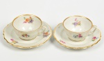 TIELSCH WAZBRZYCH - Par de xícaras para café, em porcelana polonesa esmaltada e vitrificada, com decoração floral e fio dourado nas bordas.