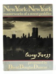 Livro New York/New York por Gerge Forss, capa dura, ilustrado com 132 páginas. Med: 31 x 24 cm  ( Pequeno rasgo na capa )