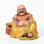Buda em resina oriental, com aplicação de pátina dourada. Altura: 14cm.