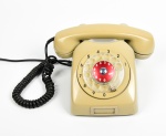 ERICSSON - Antigo telefone de mesa em baquelite na cor bege.