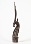 Escultura em madeira representando CABEÇA DE IMPALA. Med: 46cm (Apresenta perda de material nos chifres)