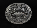 Cinzeiro antigo em cristal translucido lapidado da BOHEMIA, Republica Tcheca. Med: Alt 06cm / diâmetro 15cm (apresenta bicados)