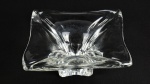 SEVRES - Grande centro de mesa em cristal francês translúcido. Marcado na base. Medidas: 14 x 30 x 30cm.