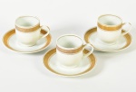 SCHMIDT- Conjunto constando 03 xicaras para café em porcelana esmaltada detalhes dourado, decoração floral.