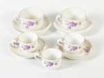 BAVARIA - Conjunto constando 02 xicaras para chá e 02 xicaras para café em porcelana, decoração representando CACHOS DE UVA.
